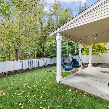 Spacious 4 Bed Near Park/Trails